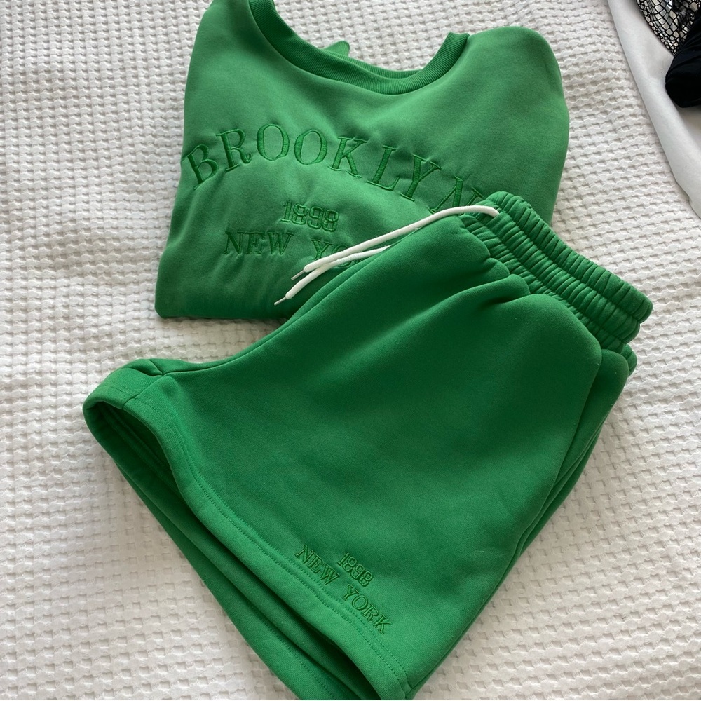 CREWNECK AND SHORTS SWEAT SET